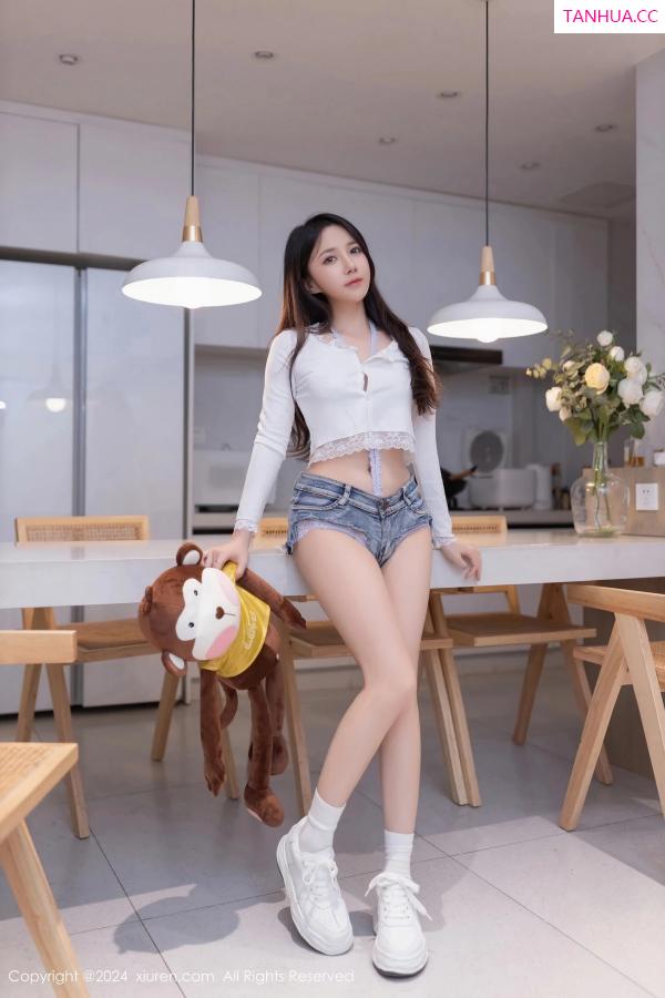 鱼子酱fish  [XiuRen]高清写真图 2024.05.31 No.8639 鱼子酱Fish 美腿性感第4张图片